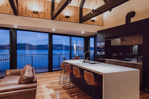 Deviot Boat House - romantic, absolute waterfront