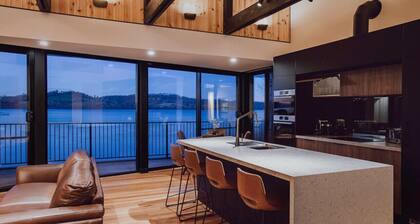 Deviot Boat House - romantic, absolute waterfront