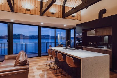 Deviot Boat House - romantic, absolute waterfront