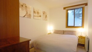 Lawlers Apartment | 3 bedrooms, bed sheets - Lawlers 43 (Hotham Heights)