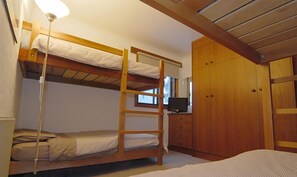 3 bedrooms, bed sheets - Lawlers 43 (Hotham Heights)