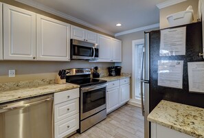 Fridge, microwave, stovetop, dishwasher