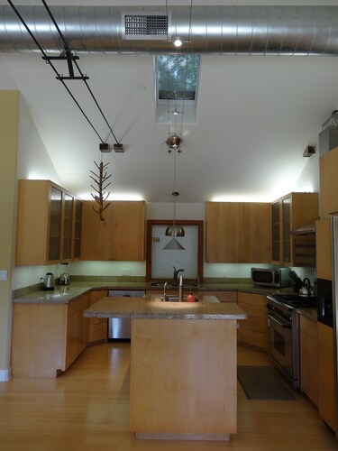 Wonderful Retreat Home on puoli Acre Agoura Hills, lähellä kohteita Malibu Rannat & 