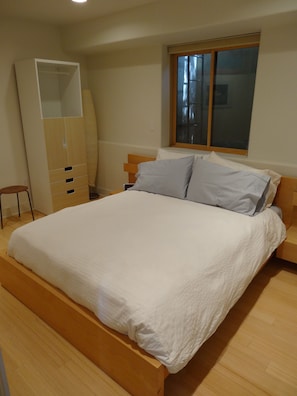 3 habitaciones, tabla de planchar con plancha, wifi y ropa de cama