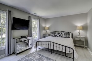 2 slaapkamers, een strijkplank/strijkijzer, internet, beddengoed