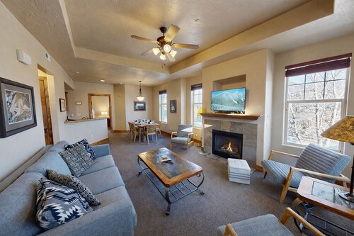 Foxpoint 2 Bedroom Condo by RedAwning