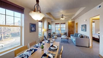 Condo, 2 Bedrooms | Dining