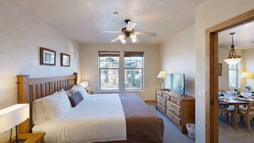 Condo, 2 Bedrooms | 2 bedrooms, laptop workspace, iron/ironing board, free WiFi