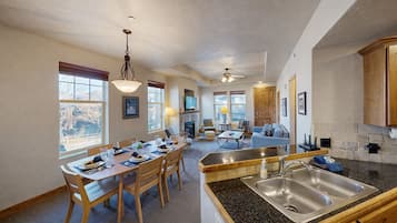 Condo, 2 Bedrooms | Interior