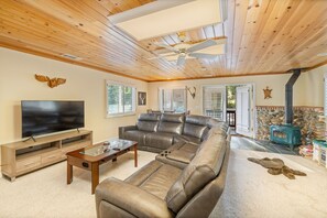 Smart-TV, Kamin, Arbeitsbereiche