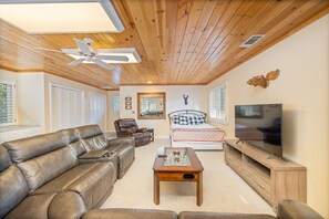 5 Schlafzimmer, Reisekinderbett, kostenloses WLAN, Bettwäsche