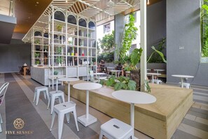 Tempat makan outdoor