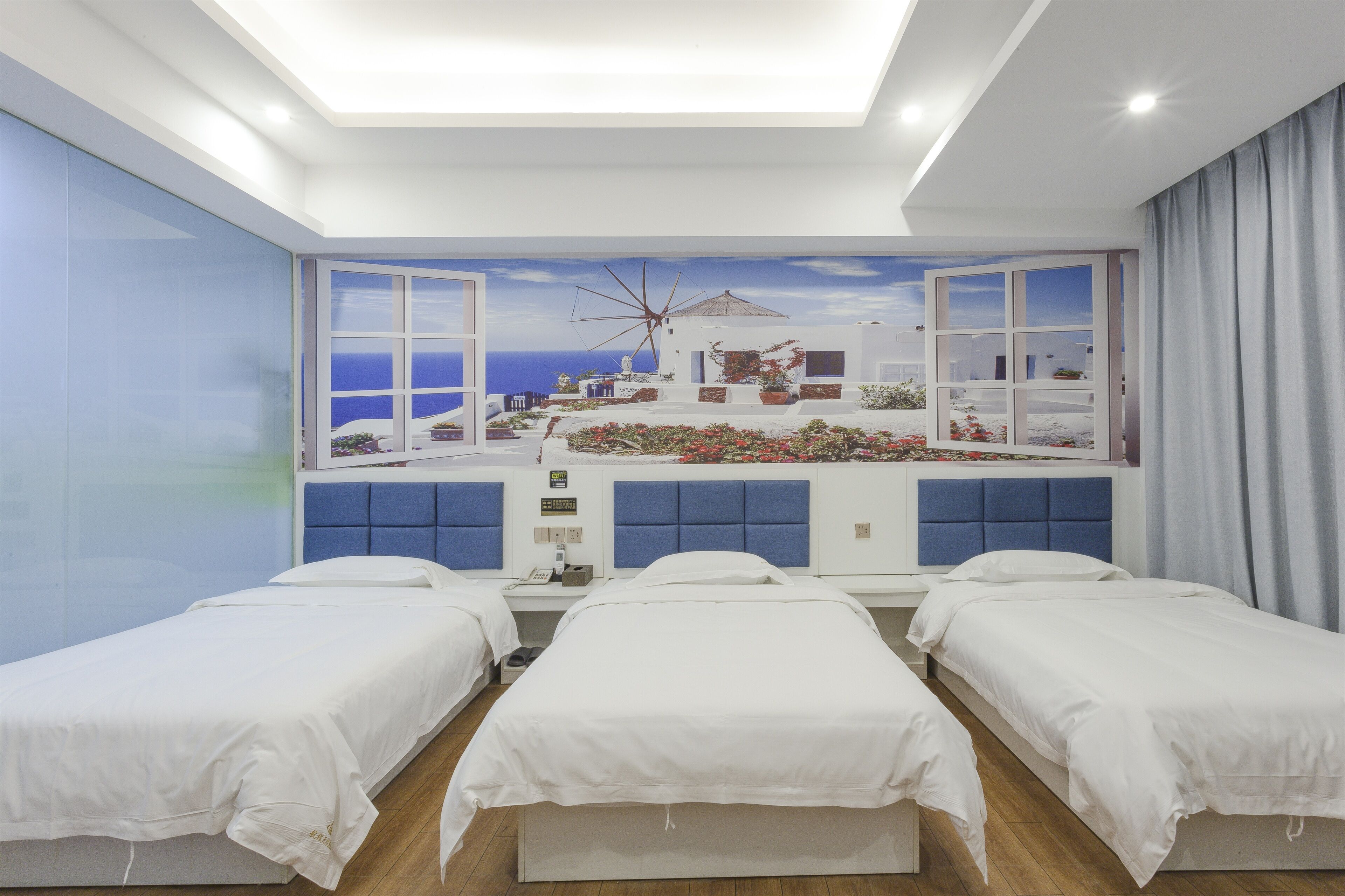 triple room | desk, blackout curtains, free wifi, bed sheets