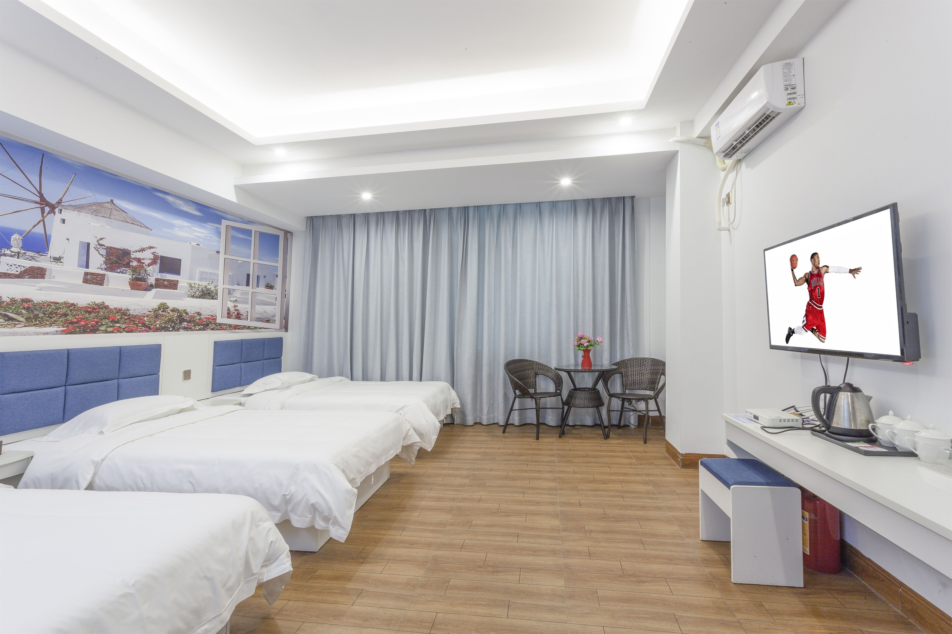 triple room | desk, blackout curtains, free wifi, bed sheets