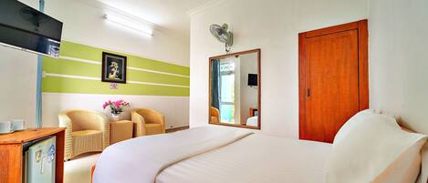 Premium bedding, individually decorated, individually furnished, desk