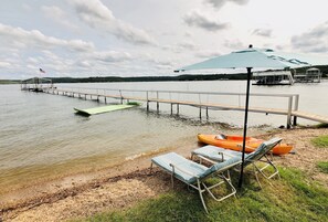Chaises longues, serviettes de plage