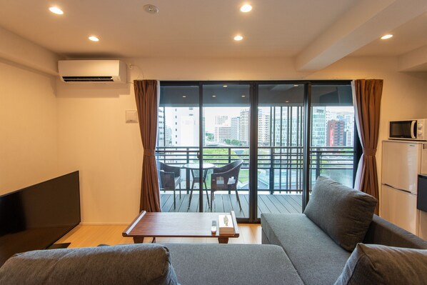 Family Suite, Non Smoking | Living area | Flat-screen TV
