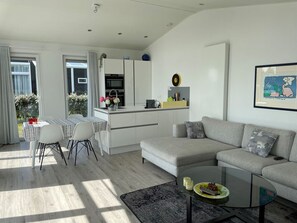 TV, fireplace - Beautiful apartment in villa for 4 people with WIFI, A/C, TV and terrace (Wemeldinge)