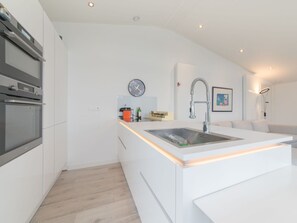 Microwave, oven, dishwasher, high chair - Beautiful apartment in villa for 4 people with WIFI, A/C, TV and terrace (Wemeldinge)