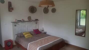 1 bedroom, desk, iron/ironing board, free WiFi