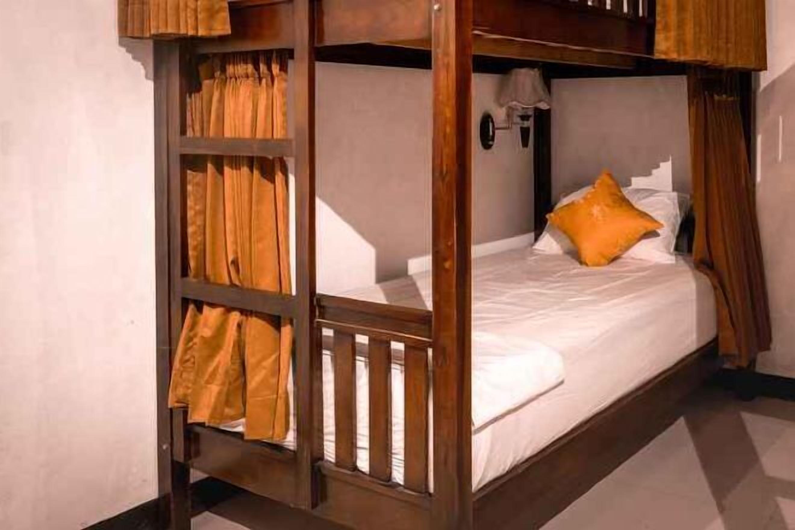 Free WiFi, bed sheets