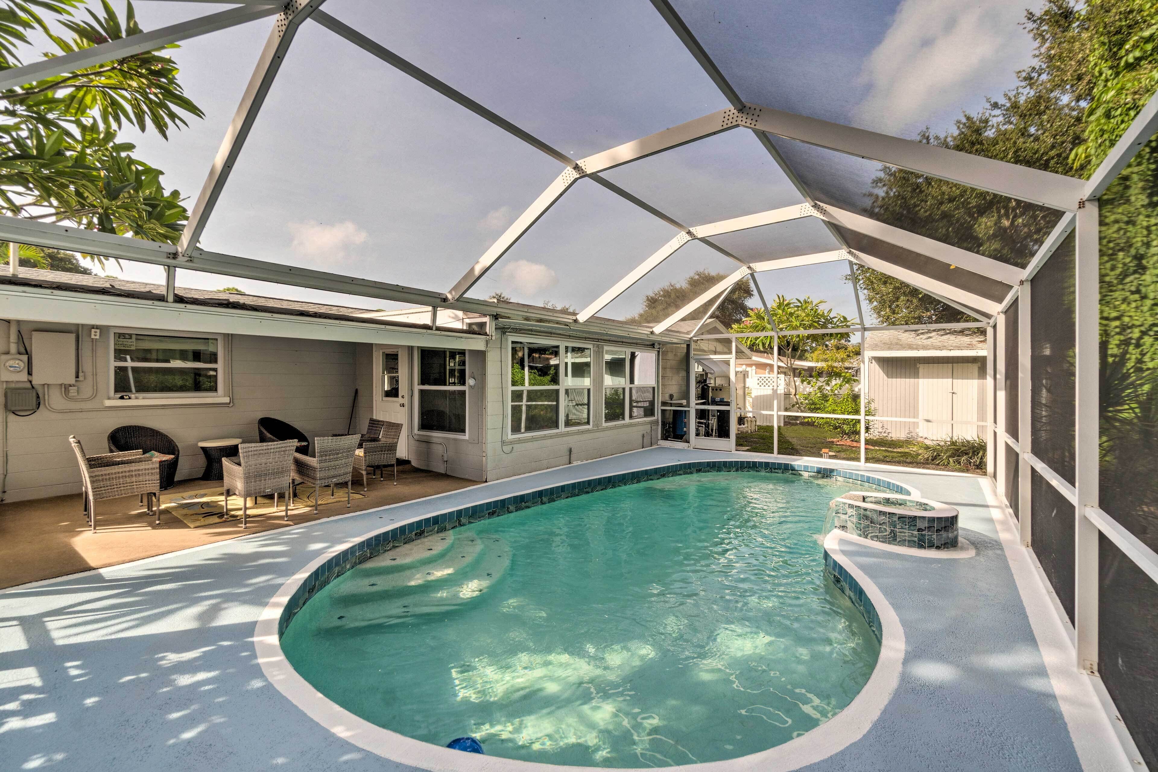 Peaceful Venice Villa w/ Patio - 2 Miles to Beach!