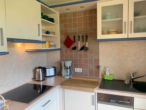 Køleskab, mikrobølgeovn, opvaskemaskine