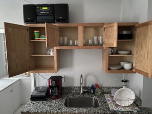 Private kitchen - Cozy Red Room (In Springfield) (Springfield)