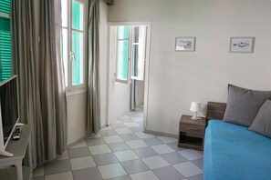 2 chambres, fer et planche à repasser, Wi-Fi gratuit, draps fournis