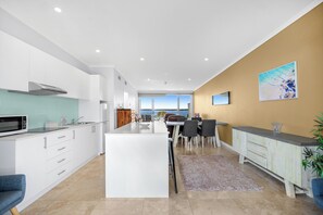Deluxe Queen Penthouse | Living area | Flat-screen TV