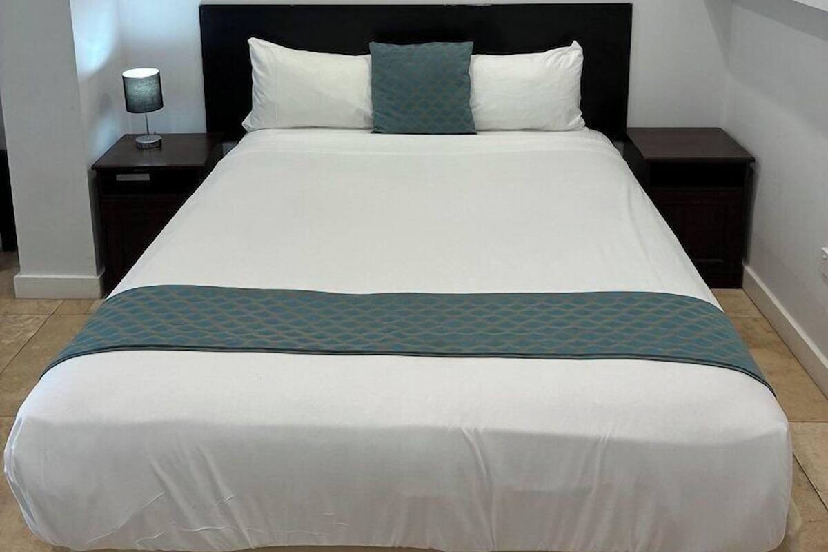 Iron/ironing board, free WiFi, bed sheets