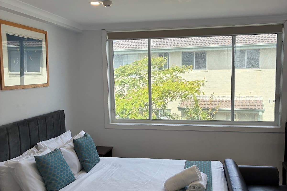 家庭開放式客房, 多張床 (Queen) | 熨斗/熨衣板、免費無線上網、床單