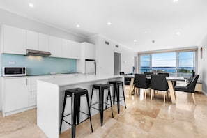 Deluxe-Penthouse (Queen) | 2 Schlafzimmer, Bügeleisen/Bügelbrett, kostenloses WLAN, Bettwäsche