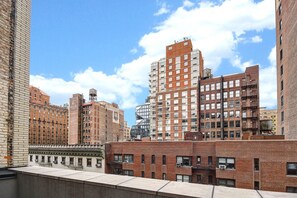 A high-rise building with multiple floors, large windows, and a brick facade. - Springhill Suites Midtown Manhattan/park Avenue (New York)