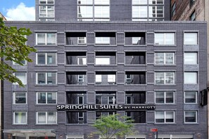 A multi-story building with a modern design, labeled 'SPRINGHILL SUITES BY MARRIOTT.' - Springhill Suites Midtown Manhattan/park Avenue (New York)