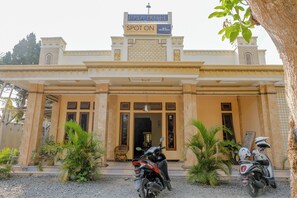 A hotel entrance with a sign reading "MAYA HOTEL" and "SPOT ON 1897 HOTEL MAYA". - Spot On 1847 Hotel Maya (Beru)