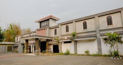 Spot On 1971 Hotel Dewi