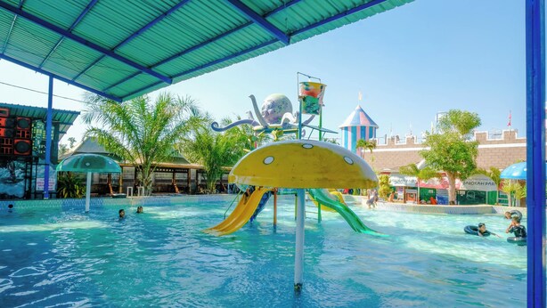 A swimming pool with slides and a water play area. - Spot On 1958 Asembagus Family (Asembagus)