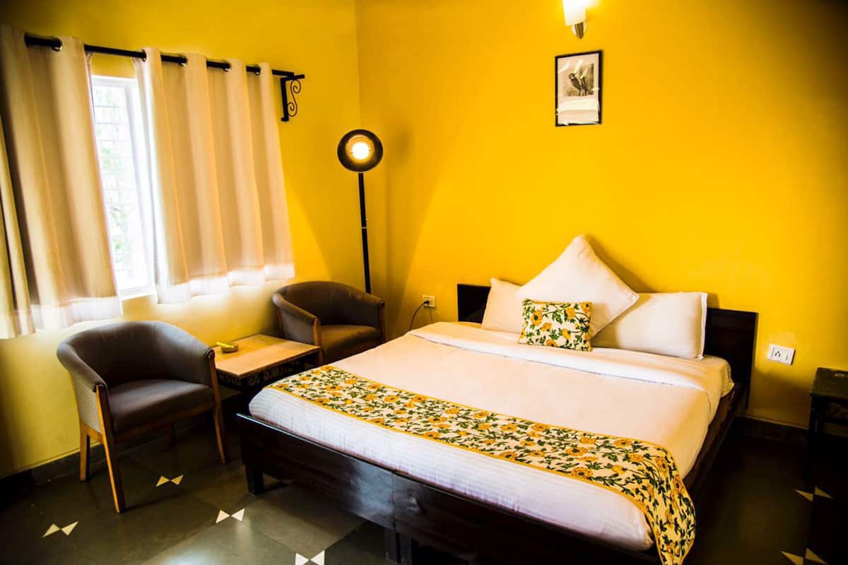 Cortinas blackout, wifi gratis y ropa de cama