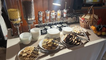 含每日吃到飽早餐