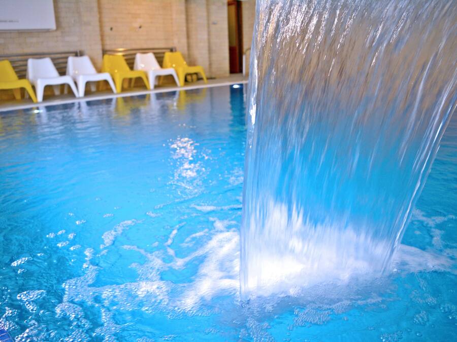 Una piscina cubierta