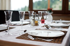 Bao gồm bữa sáng buffet hàng ngày