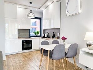 Classic Apartment | Private kitchen | Fridge, oven, stovetop, electric kettle - BP I Premium (Torun)