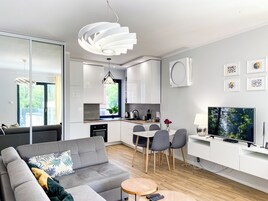 Apartamento clásico | Zona de estar | Una televisión de pantalla plana