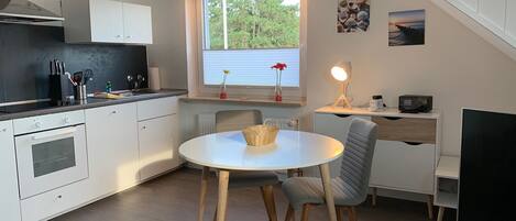 Fridge, oven, dishwasher, coffee/tea maker