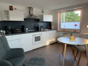 Fridge, oven, dishwasher, coffee/tea maker