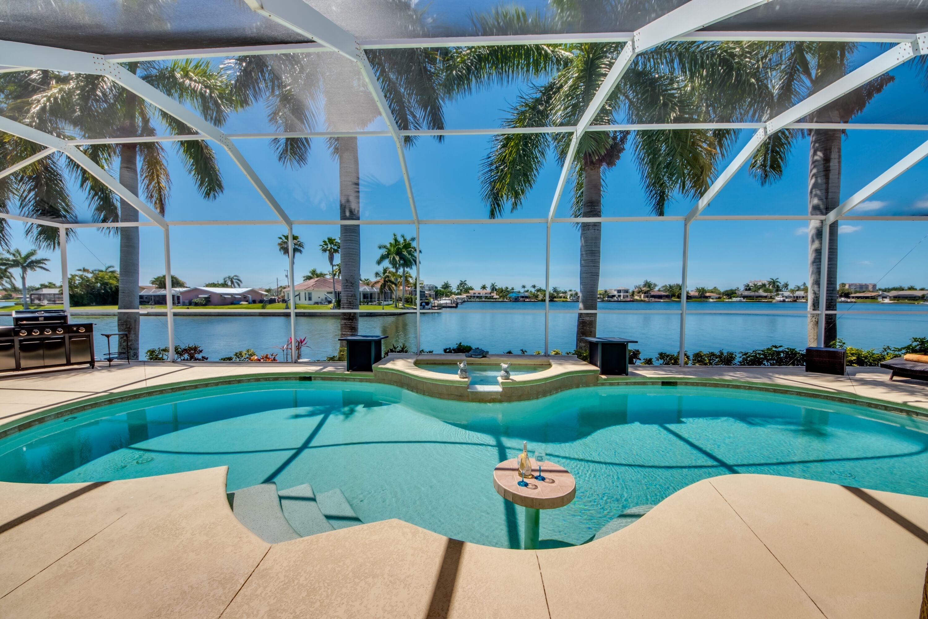 South Cape villas with fantastic views in a central location