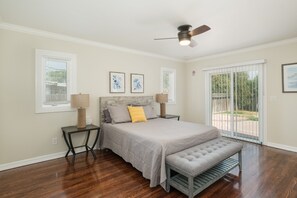 4 bedrooms, iron/ironing board, WiFi, bed sheets - Tower District Sanctuary - Clean and Functional (Fresno)