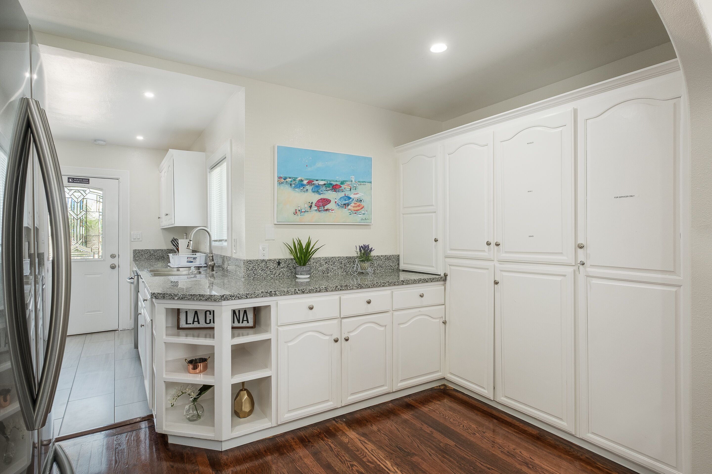 冰箱、微波炉、烤箱、炉灶