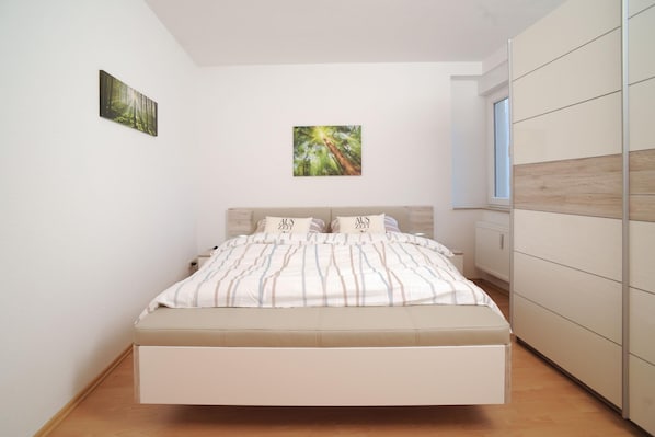 1 bedroom, cribs/infant beds, free WiFi